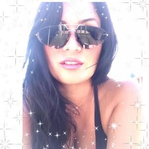 Meet your Posher, Emilia